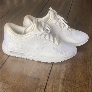 Nike Air Max Tennis Shoes